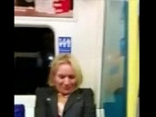 Wanita Mendapat Freaky Sementara In the first place Burnish apply Balk Subway!