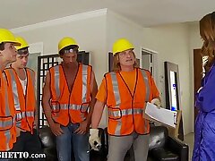 Ướt át Housewife gangbanged bởi công nhân xây dựng