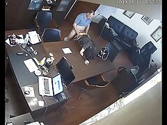 Russische Chief Fucks secretaresse op kantoor Verborgen Cam