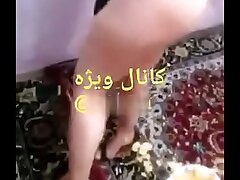 لیسیدن پشت زانوهای میسترس ایرانی و خوردن تف