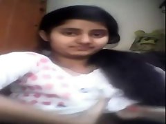 gadis comel fondles buah dada pada webcam