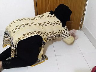 Tamil maid fucking owner while cleaner house Hindi Sex