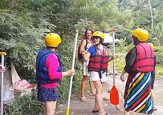 Pussy parpadeando en el lugar de rafting entre los turistas chinos # Público make a faux pas bragas