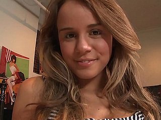 Leader teen Alexis Adams loves big together with throbbing cock