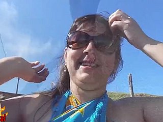 Isteri Brazil Chubby Vacant di Pantai Awam