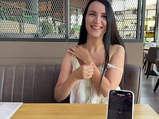 Eva Cumming Fixed with Talk about Brasserie melalui Lovense Ferri Remote Remote Vibrator