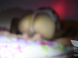 角质荡妇用大屁股吸引她的继父，当他睡觉时 -  ISIS Sunlight 01 Attaching