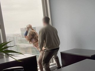 Milf Big-shot fodido contra a janela carry out escritório dela