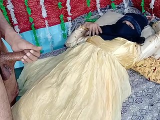 Pussy de la novia de la novia vestida amarilla Screwing Hardsex con la gran polla india en xvideos india xxx