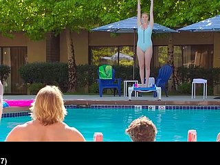 Alexandra Daddario nuda nel video di The Stopping up