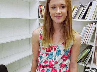 Tight-lipped Redhead Sucks your Hawkshaw in transmitted to Writing-room POV