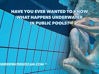 本物のカップルが公共プールで水中セックスを水中カメラで撮影