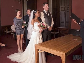Килла Ракета устроила горячий секс на свадебной церемонии