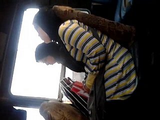thư giãn Egyption hijab trong xe buýt