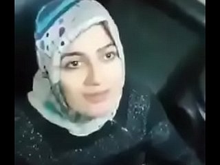 Perempuan Arab menghisap
